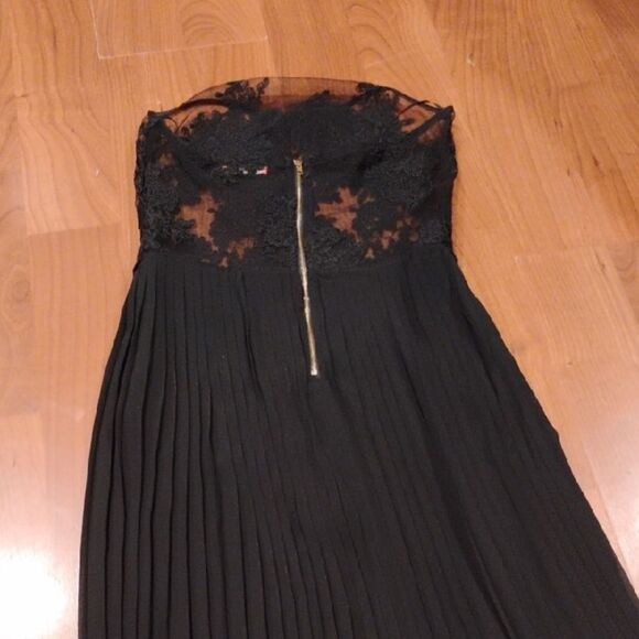 Elegant Black Lace Evening Dress - Picture 6 of 7